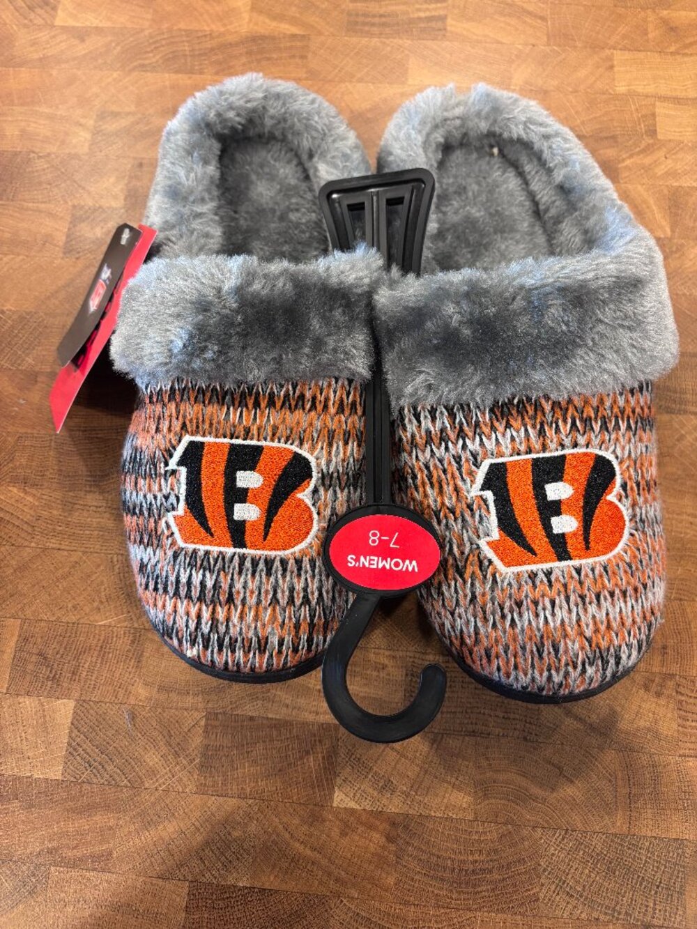 Cincinnati Bengals Women's Peak Slide Knit Slippers - Size Medium 7/8